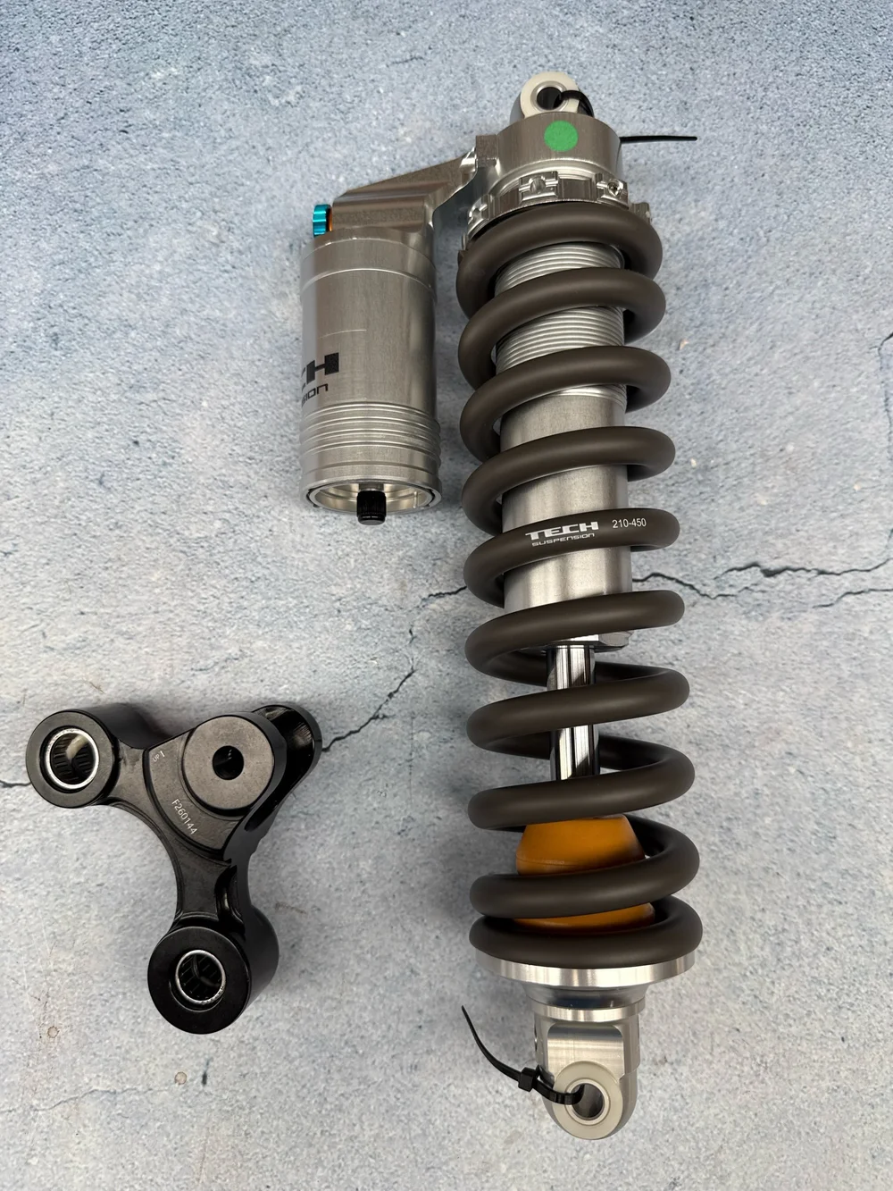 Formula rear shock absorber and linkage