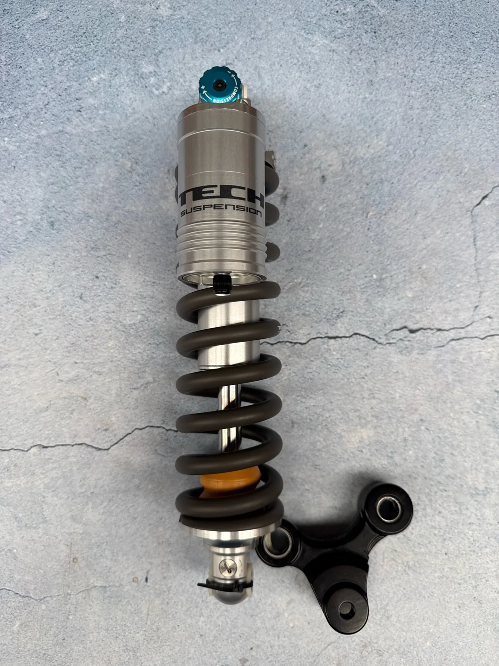 Formula rear shock absorber and linkage - Image 3